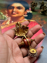 Load image into Gallery viewer, Vintage style statement pendant
