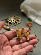 Load image into Gallery viewer, Statement vintage style necklace set
