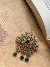 Load image into Gallery viewer, Vintage style pendant with cut stones
