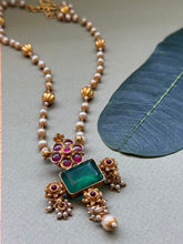 Load image into Gallery viewer, Vintage style pendant with pearl chain
