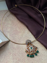 Load image into Gallery viewer, Vintage style pendant with cut stones
