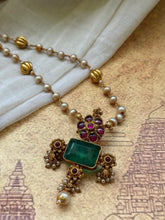 Load image into Gallery viewer, Vintage style pendant with pearl chain
