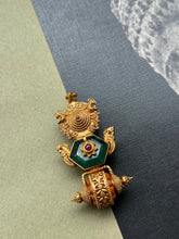 Load image into Gallery viewer, Gold polished, vintage style pendant in silver 925
