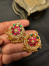 Load image into Gallery viewer, Silver 92.5 gold polish kundan earrings
