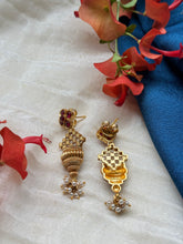 Load image into Gallery viewer, Vintage style statement earrings
