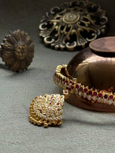 Load image into Gallery viewer, Vintage style statement attigai with cut stones in 925 silver
