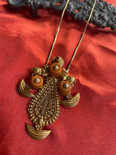 Load image into Gallery viewer, Statement vintage 925gold polish necklace with coral pendant

