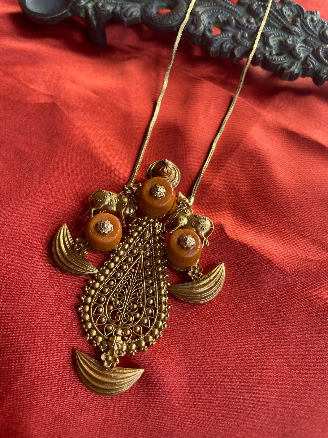 Statement vintage 925gold polish necklace with coral pendant