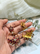 Load image into Gallery viewer, Vintage style statement earrings
