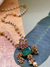 Load image into Gallery viewer, Vintage style pendant with pearl chain
