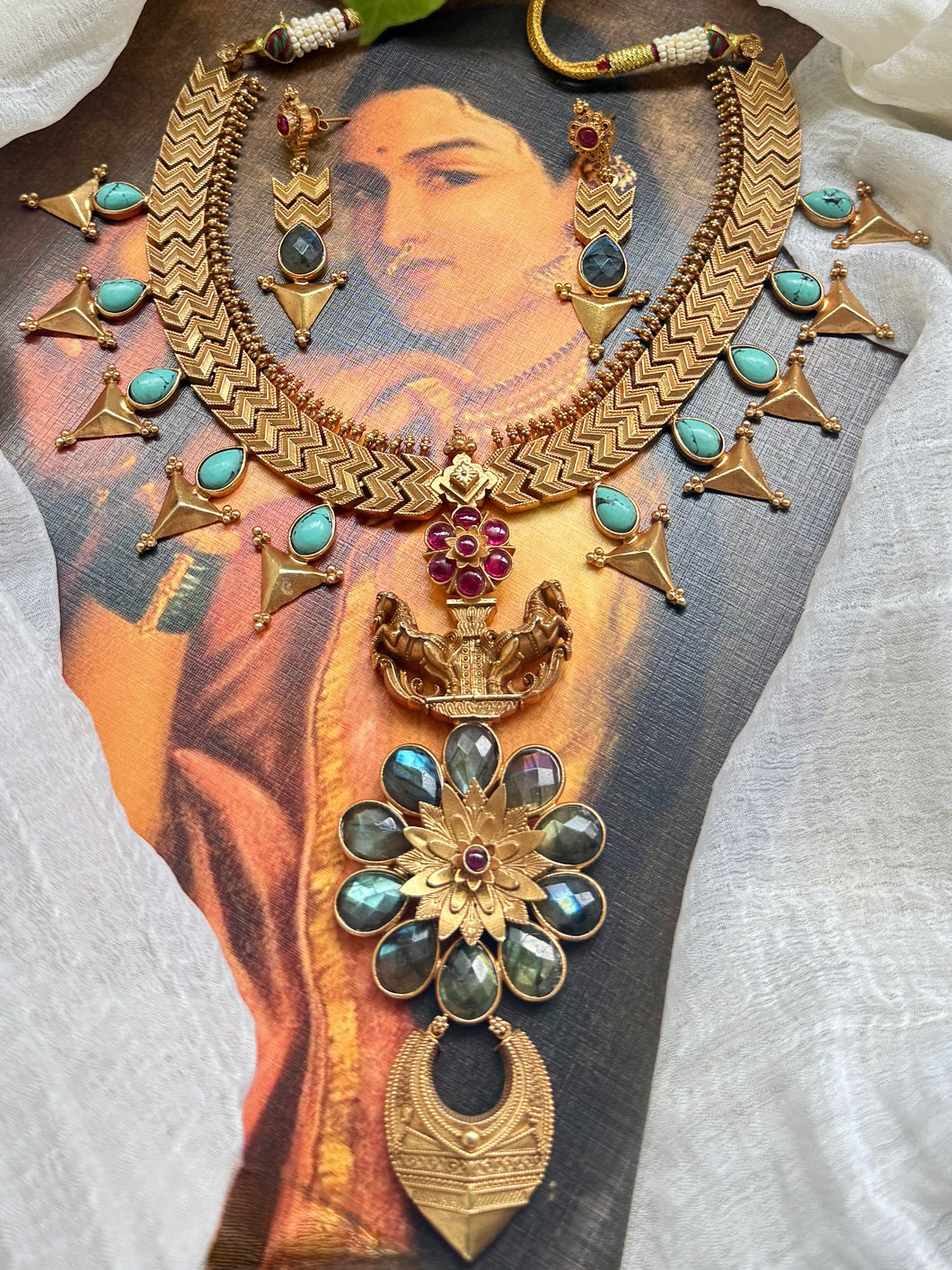 Statement vintage style turquoise necklace set