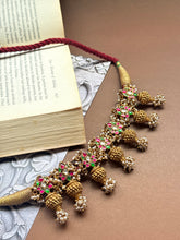 Load image into Gallery viewer, Kundan necklace set with thread work

