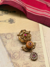 Load image into Gallery viewer, Vintage style statement pendant
