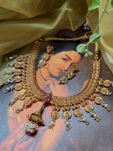 Load image into Gallery viewer, Statement vintage style kundan necklace set
