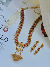 Load image into Gallery viewer, Statement coral necklace with earrings ( PRE ORDER)
