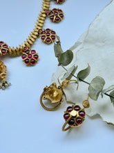 Load image into Gallery viewer, Statement vintage style necklace set in silver 925
