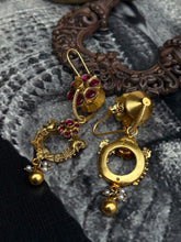 Load image into Gallery viewer, Vintage style (925 silver) earrings in gold polish

