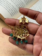 Load image into Gallery viewer, Vintage style pendant with cut stones
