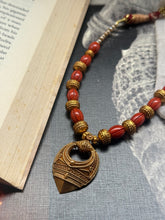 Load image into Gallery viewer, Coral necklace in silver 925 and gold polish
