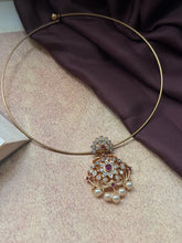 Load image into Gallery viewer, Vintage style pendant with cut stones
