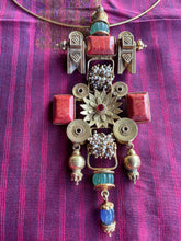 Load image into Gallery viewer, Vintage coral hasli with detachable pendant
