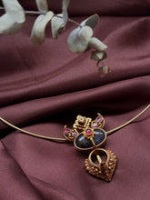 Load image into Gallery viewer, Vintage statement pendant with hasli
