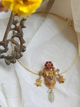 Load image into Gallery viewer, Statement vintage 925 gold polish pendant
