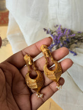 Load image into Gallery viewer, Vintage style statement earrings in sliver 925 in gold polish
