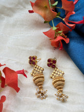 Load image into Gallery viewer, Vintage style statement earrings
