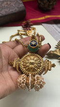 Load image into Gallery viewer, Statement vintage style pendant necklace
