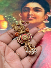 Load image into Gallery viewer, Vintage style statement pendant
