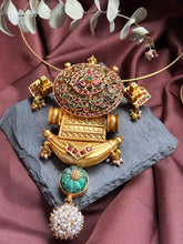 Load image into Gallery viewer, Vintage style cut stone statement pendant with hasli
