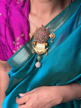 Load image into Gallery viewer, Vintage style cut stone statement pendant with hasli
