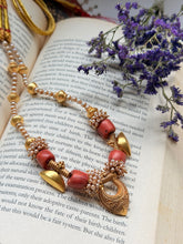 Load image into Gallery viewer, Pearl necklace handcrafted in silver 92.5 and gold polish

