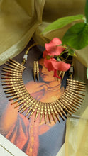 Load image into Gallery viewer, Statement vintage style necklace set
