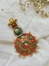Load image into Gallery viewer, Vintage statement pendant hasli
