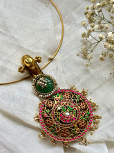 Load image into Gallery viewer, Vintage statement pendant hasli
