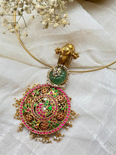Load image into Gallery viewer, Vintage statement pendant hasli

