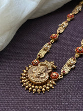 Load image into Gallery viewer, Vintage style coral nagaru necklace
