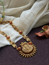 Load image into Gallery viewer, Vintage style coral nagaru necklace
