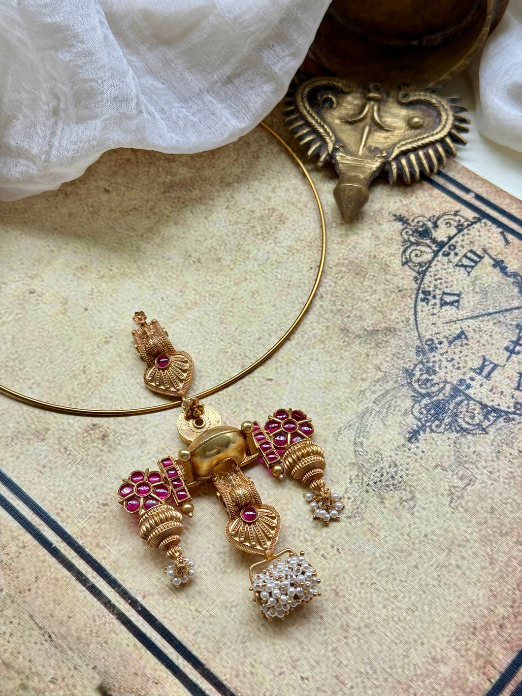 Statement vintage style hasli necklace