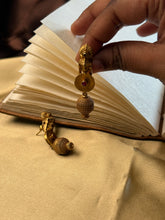 Load image into Gallery viewer, Vintage inspired (925 silver) earrings in gold polish
