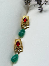 Load image into Gallery viewer, Silver 92.5 gold polish kundan earrings with onyx drops
