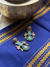 Load image into Gallery viewer, Kundan (925 silver) earrings in gold polish
