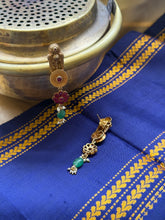 Load image into Gallery viewer, Vintage inspired (925 silver) earrings in gold polish
