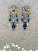 Load image into Gallery viewer, Guldasta (Mughal Flower) Kundan Earring - Yellow
