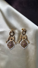 Load image into Gallery viewer, Vintage inspired (925 silver) earrings in gold polish
