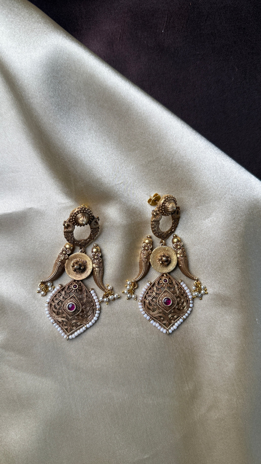 Vintage inspired (925 silver) earrings in gold polish