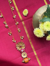 Load image into Gallery viewer, Statement vintage style coral necklace
