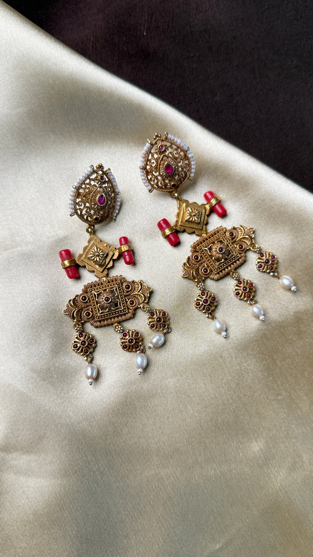 Vintage inspired (925 silver) earrings in gold polish